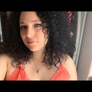 Meet your Posher, Ainea